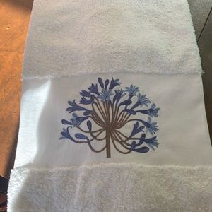 ANALI Blue Agapanthus Bath Towel